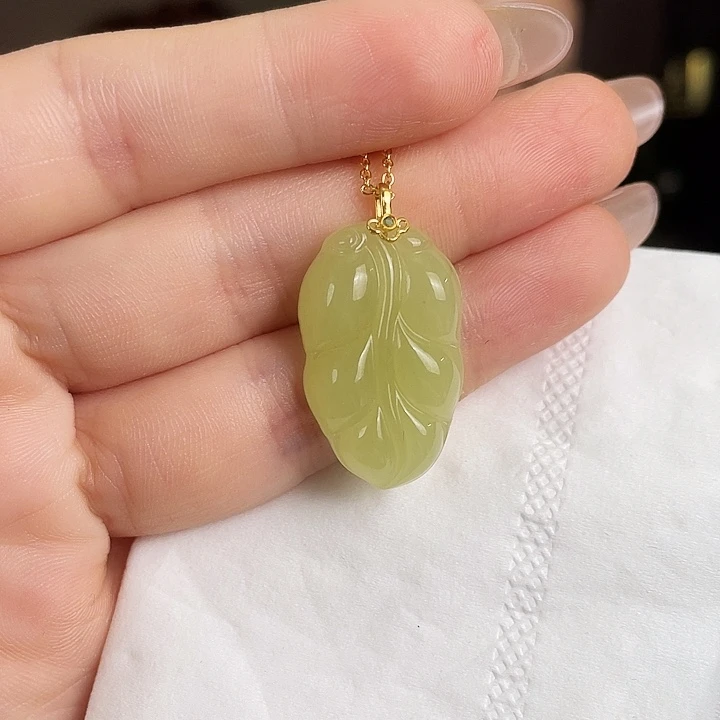 和田玉18K金镶嵌颈饰