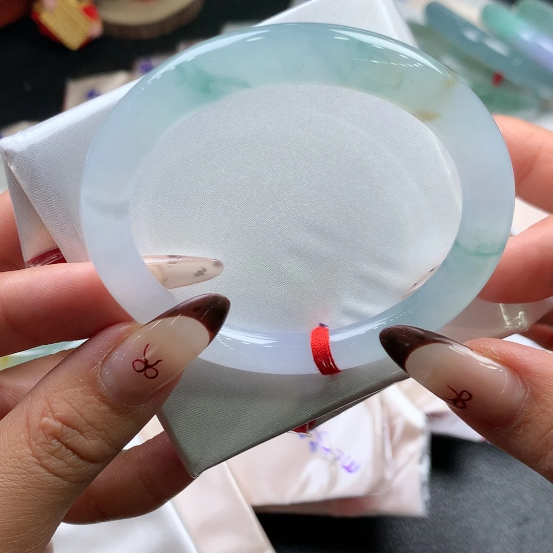 翡翠未镶嵌手镯（圆镯）58号冰胶飘花