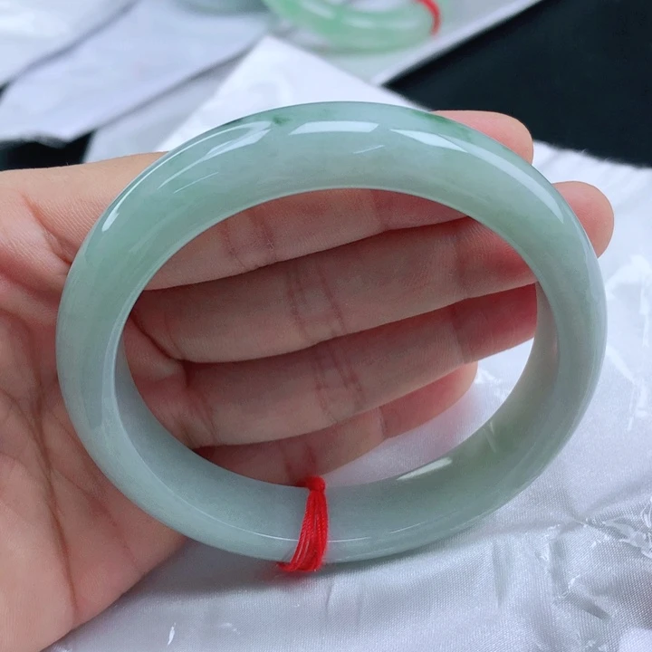 锦***翡翠未镶嵌手镯62飘花翡翠手镯