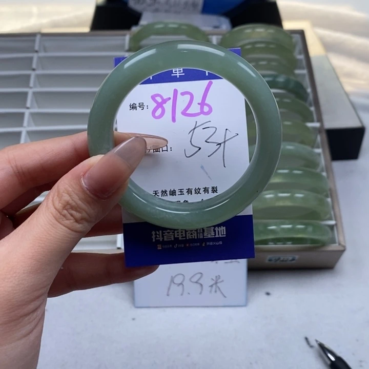 蛇纹石玉手镯未镶嵌