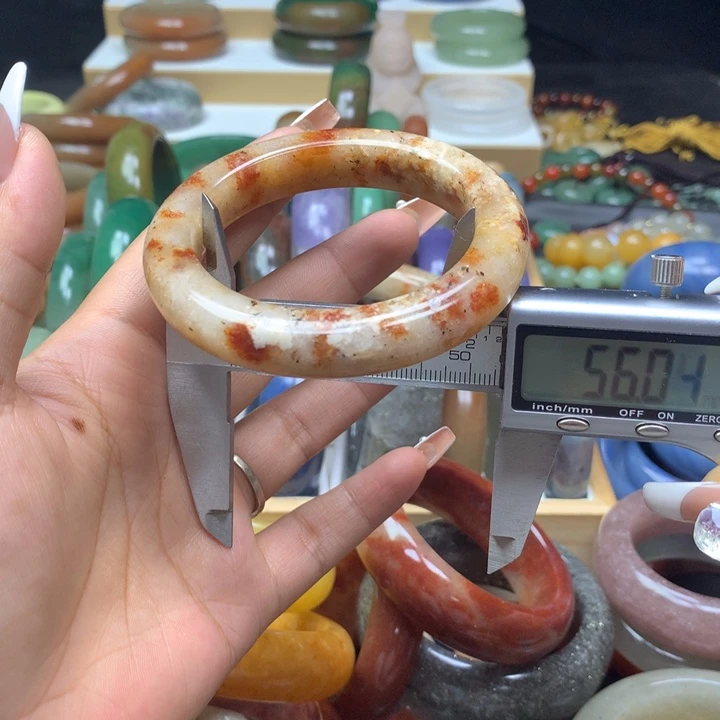 未镶嵌手镯石英质玉