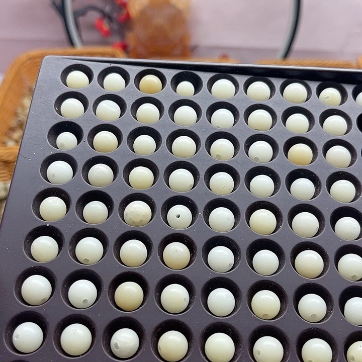 白玉菩提吊坠瑕疵9+白玉圆100卡灯牌宠280