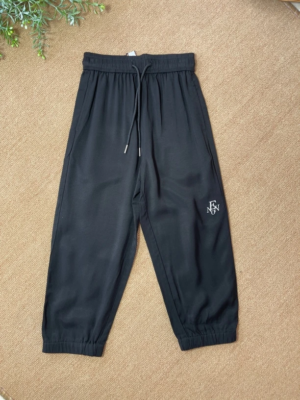 0255 黑色梭织长裤