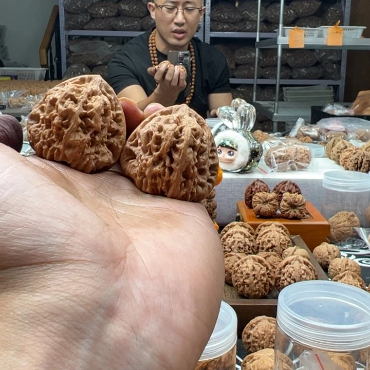 德***政吊坠文玩核桃金蝉王
