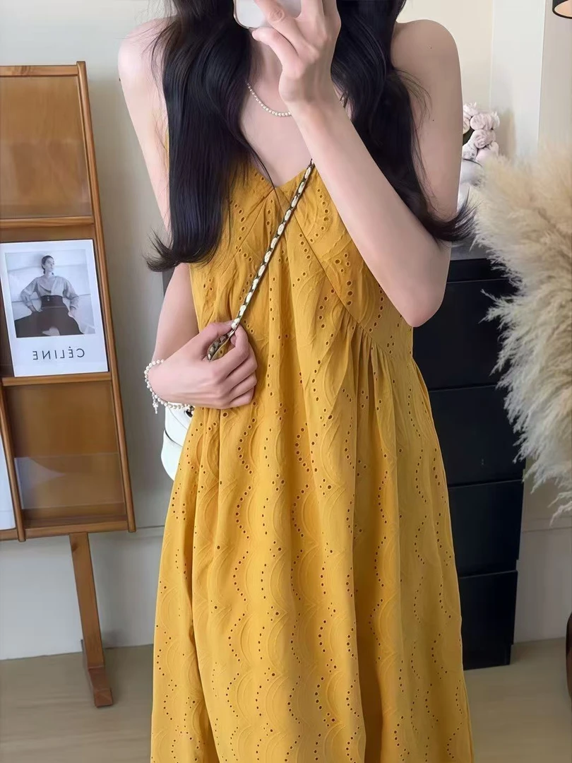 法式蕾丝吊带连衣裙女2025年夏季新款高级感气质超火重工绣花长裙