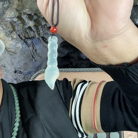 蛇纹石玉颈饰未镶嵌