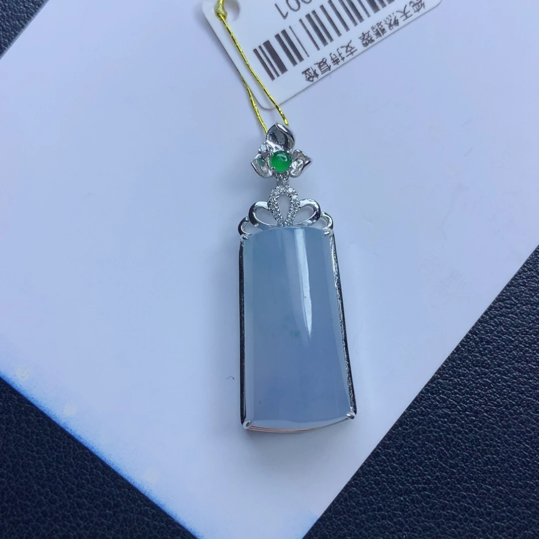 翡翠颈饰未镶嵌晓**寒无事牌