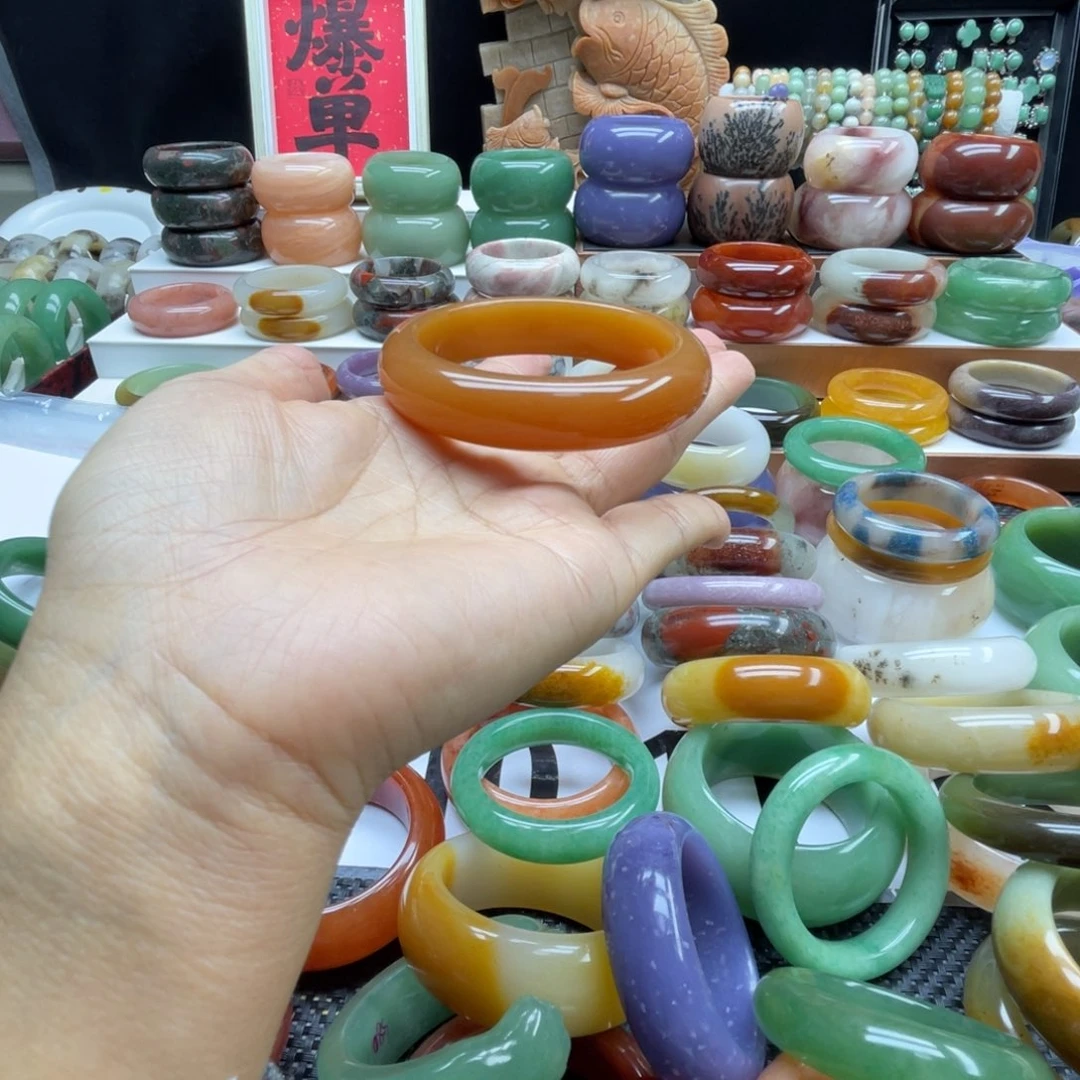 冰***式石英岩玉未镶嵌手镯