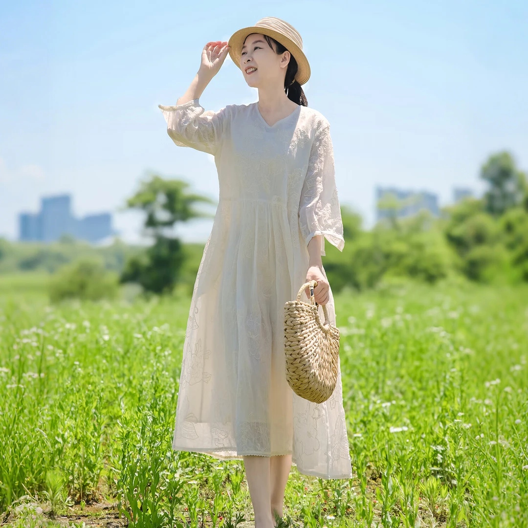 乱在江南苎麻绣花连衣裙夏装新品文艺淡雅高腰褶皱仙气飘飘中长款