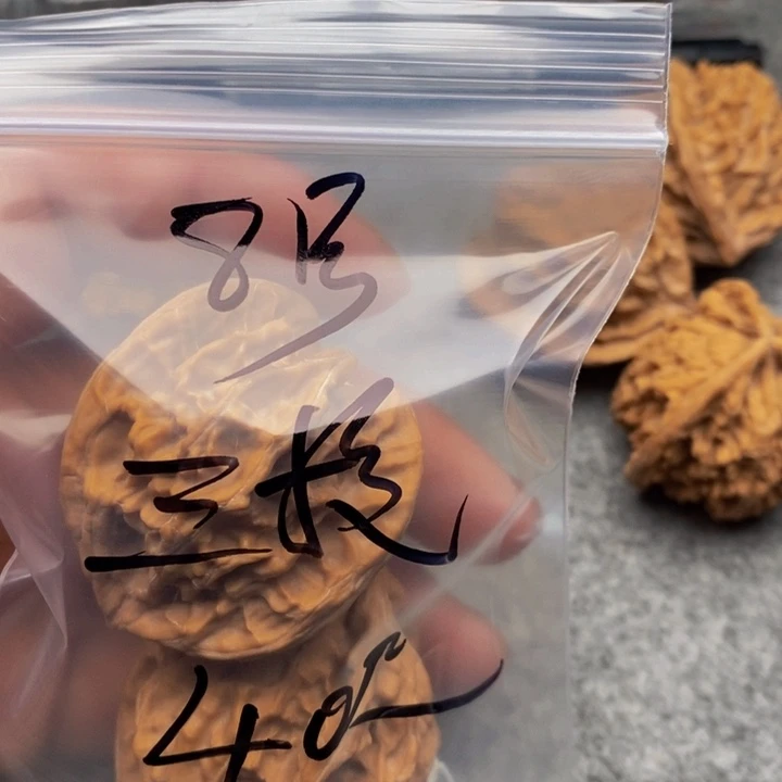 文***豪吊坠文玩核桃三棱