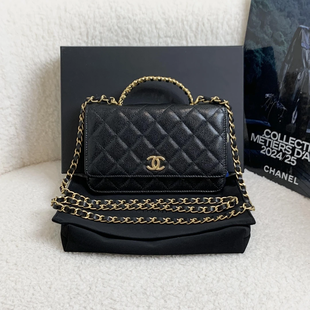 99新 Chanel/香奈儿 壹臻/22S黑金牛镂空字母手柄woc62098314