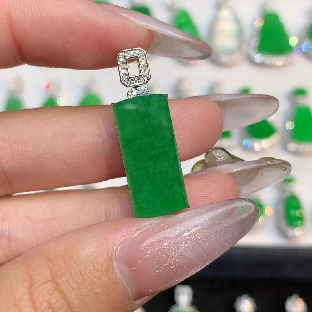 翡翠颈饰18K金镶嵌翡翠