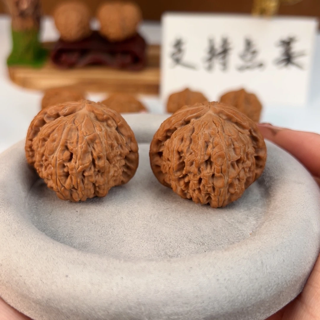文玩核桃把件浩***冲白狮子全品无修球白