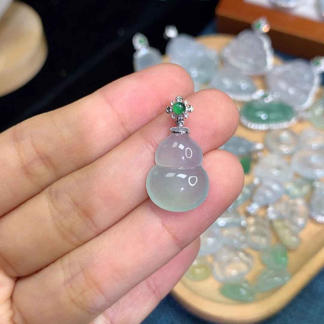 翡翠18K金镶嵌颈饰翡翠