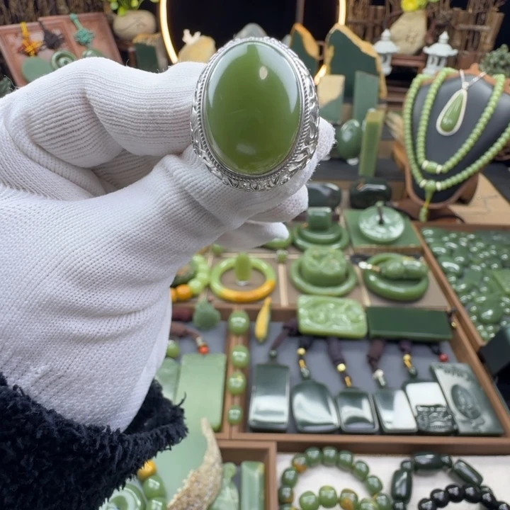 岫岩老玉（透闪石质玉）未镶嵌戒指