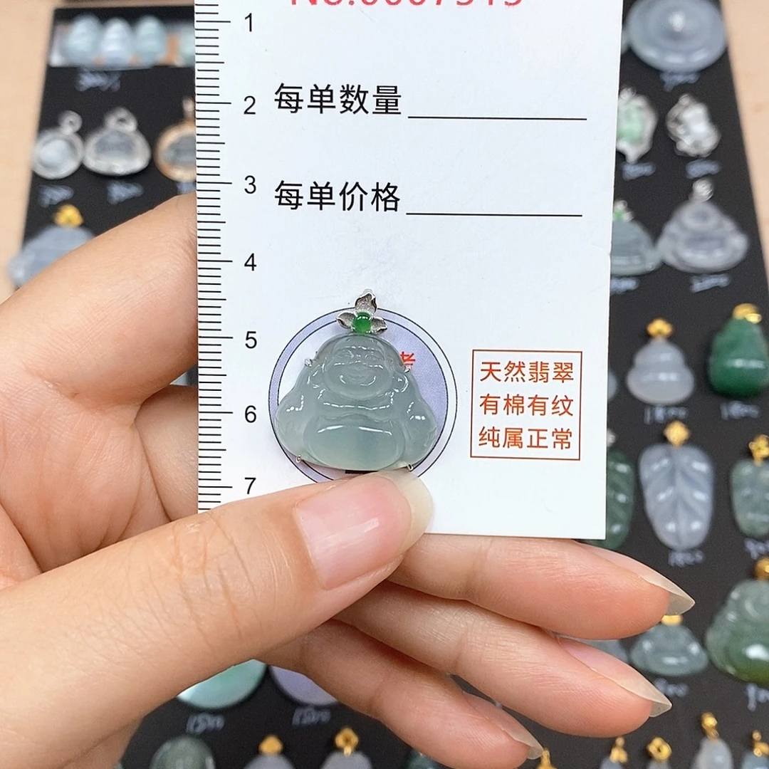 颈饰18K金镶嵌翡翠