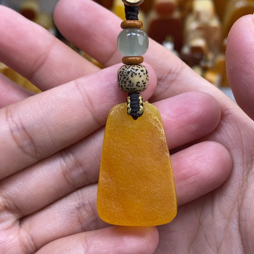 蜜蜡未镶嵌珠宝奇石