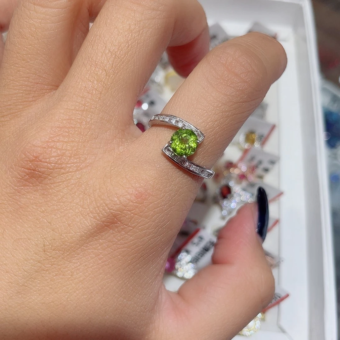 橄榄石戒指银S925镶嵌