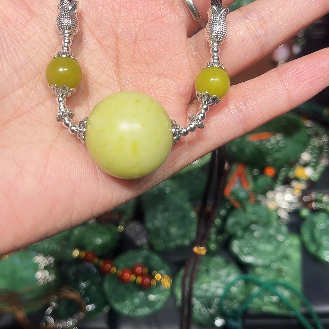 颈饰未镶嵌和田玉（糖玉）