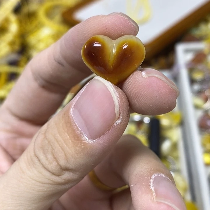 蜜蜡未镶嵌裸石吊坠