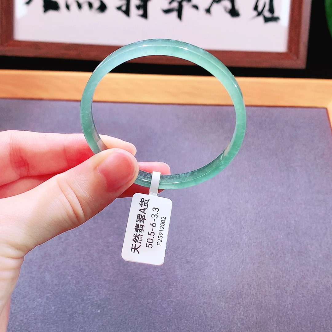 翡翠手镯未镶嵌天然翡翠