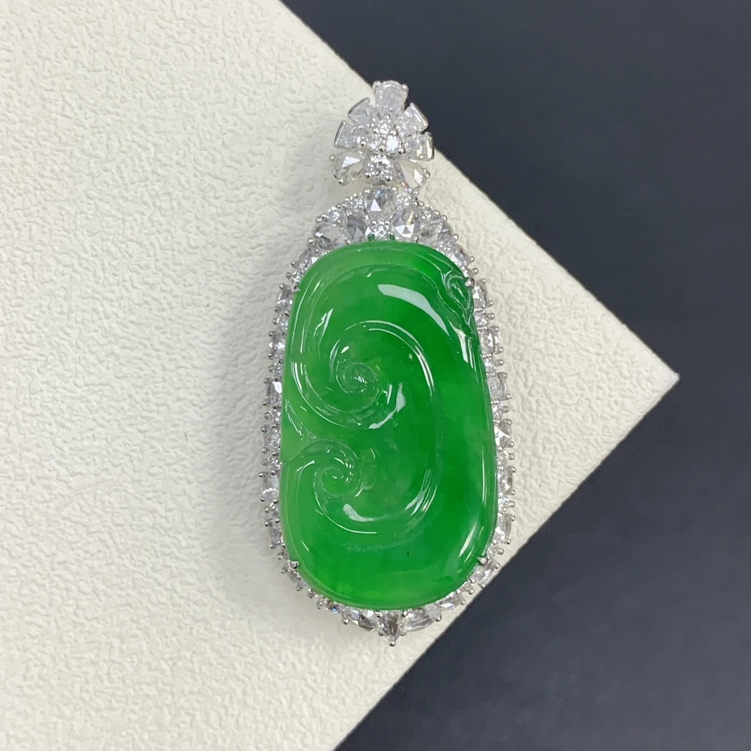 实拍高货冰种浓阳绿如意翡翠豪镶吊坠缅a满绿