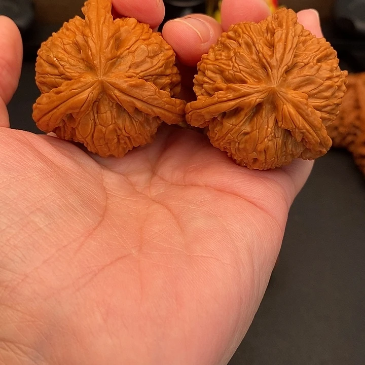 模***音文玩核桃把件白奔