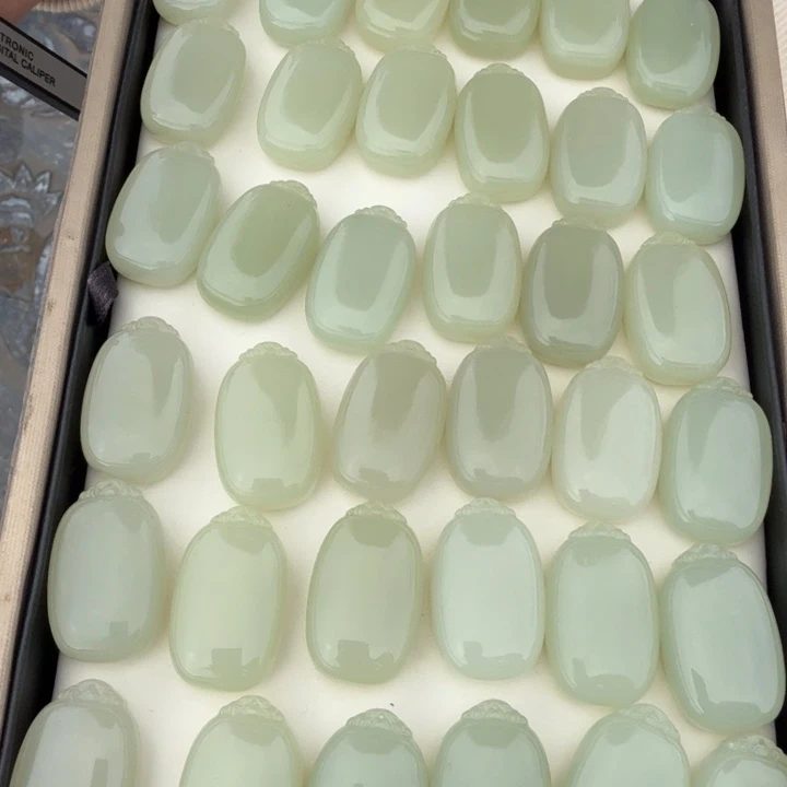 和田玉未镶嵌颈饰冰心冰胶晴水无事牌多样性发一个