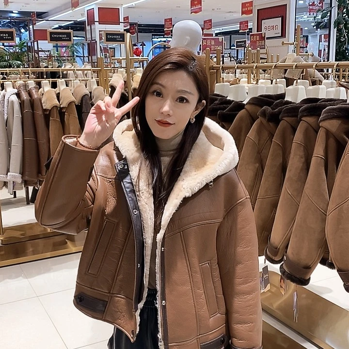 初晓皮草外套搭配