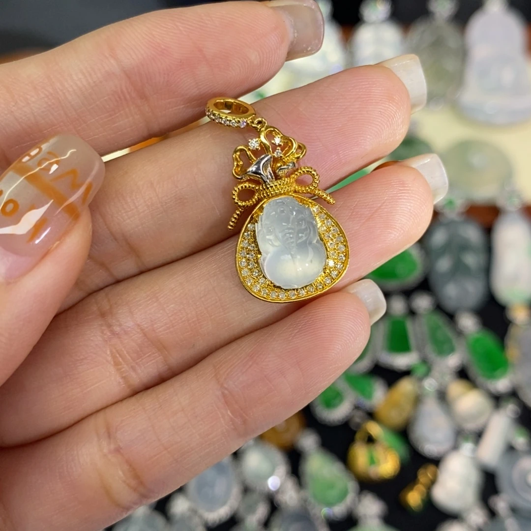 翡翠18K金镶嵌颈饰A货翡翠