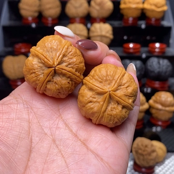 文玩核桃把件方印四棱35尺…………81