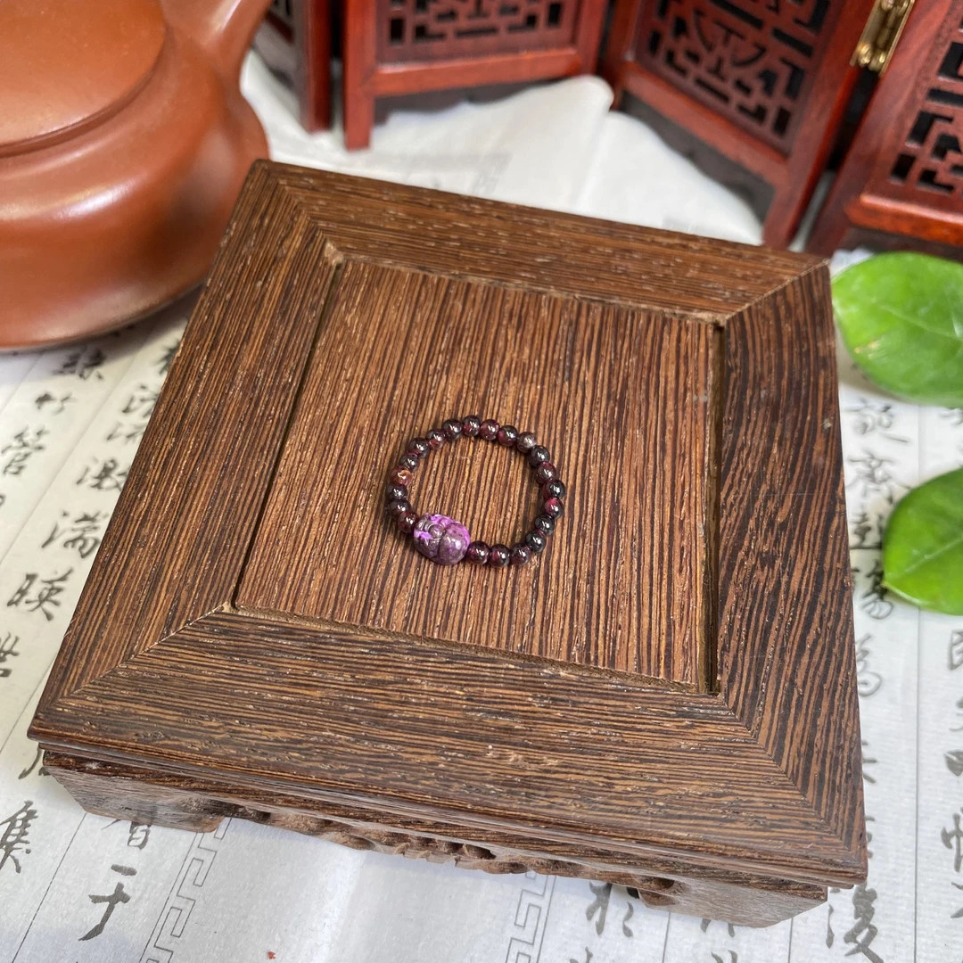 南非老矿苏纪石舒俱来貔貅石榴石戒圈多样性发一S883约宽5厚4重1g