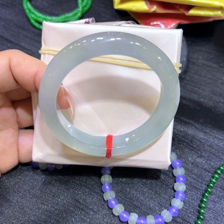翡翠手镯未镶嵌冰蓝胶手镯