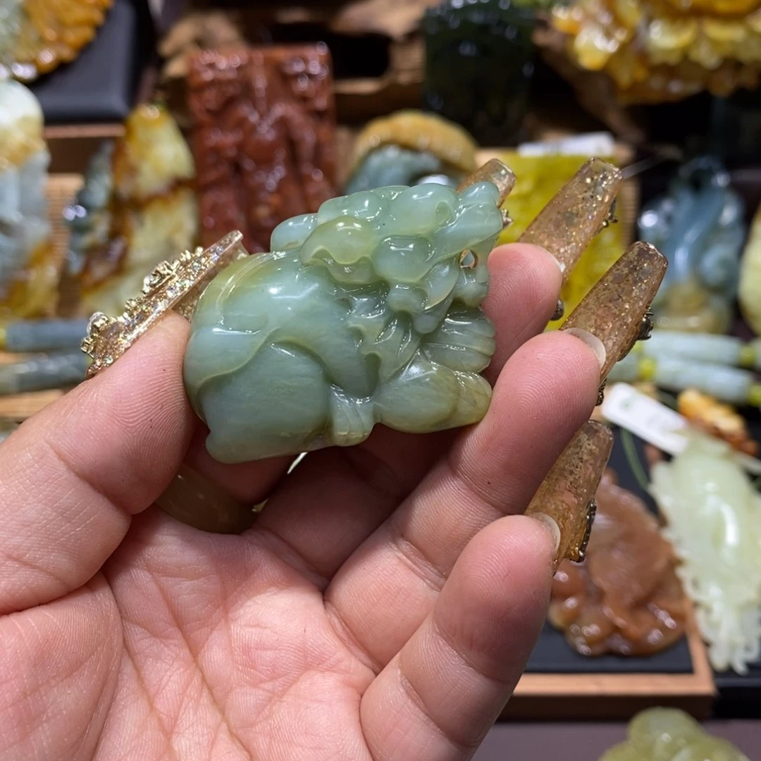 蛇纹石玉颈饰未镶嵌