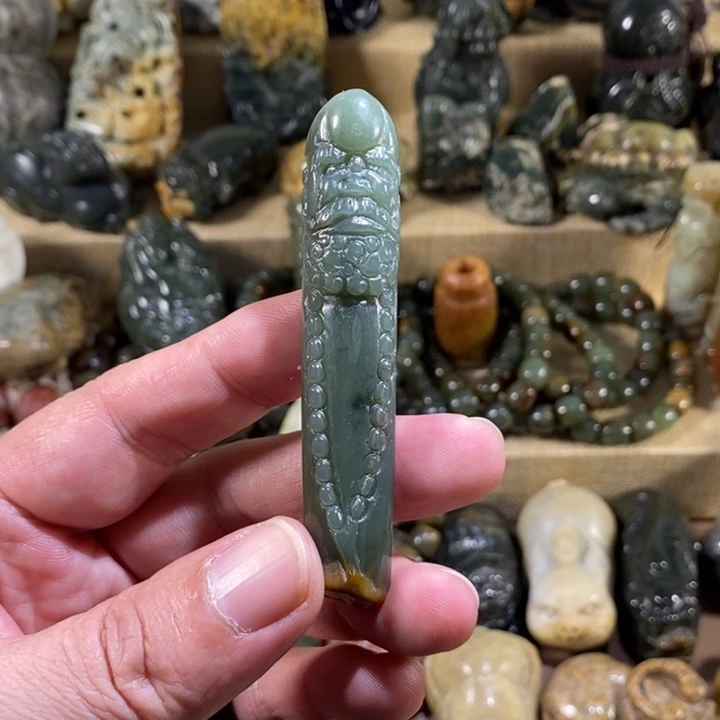透闪石质玉未镶嵌挂件