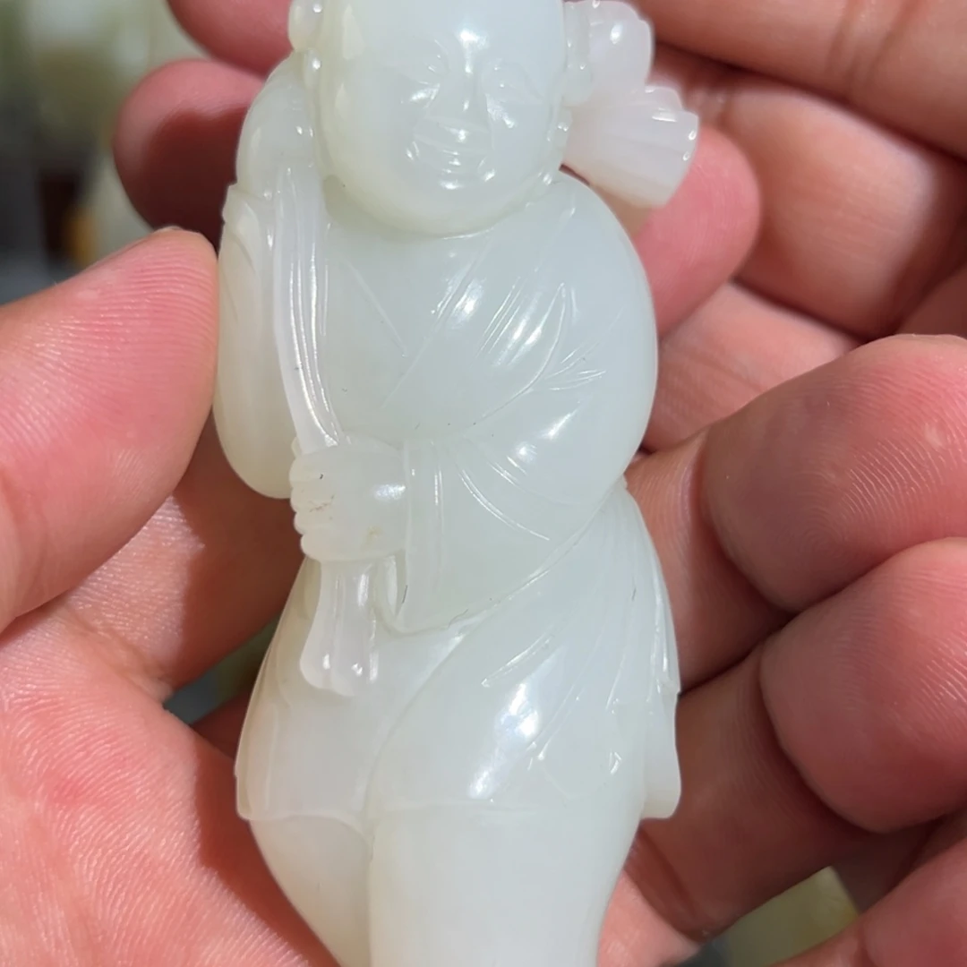 用***心和田玉未镶嵌颈饰