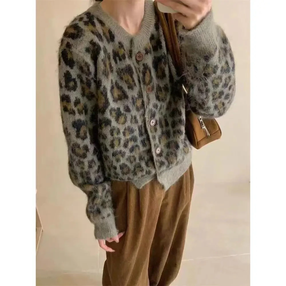 豹纹短款毛衣外套2024秋冬季新款慵懒风宽松针织开衫外搭长袖上衣