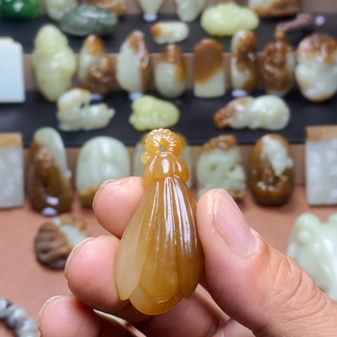 开***心和田玉未镶嵌吊坠(不含链)