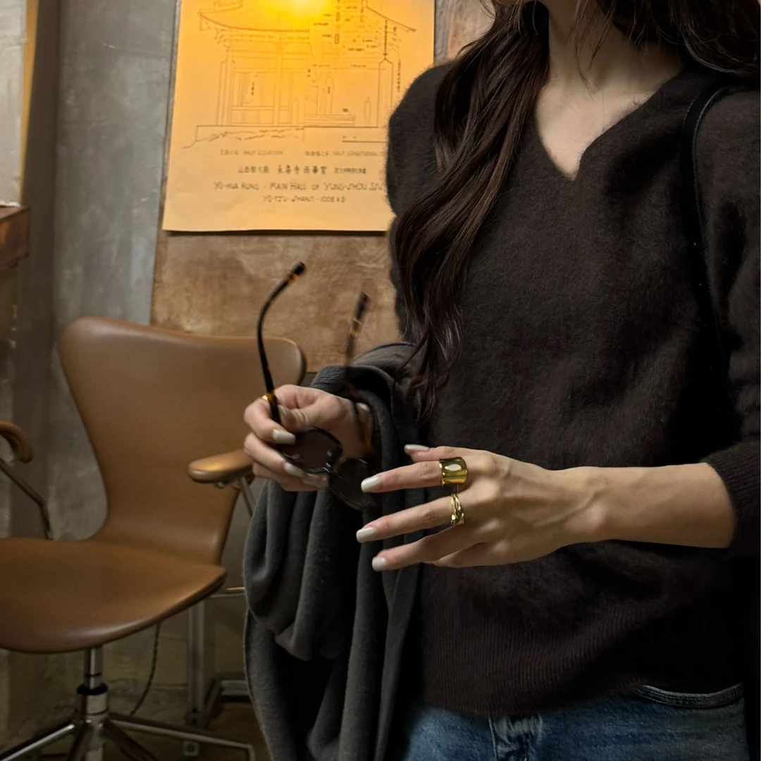 R-HER【柔绒V织】法式小香风V领纯色宽松软糯山羊绒毛衣RC25102018