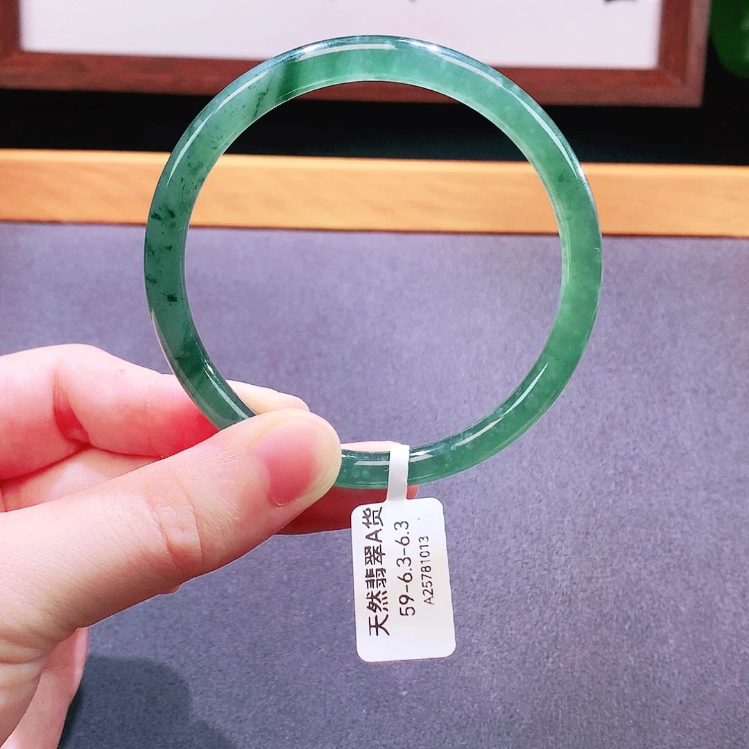 翡翠手镯未镶嵌天然翡翠