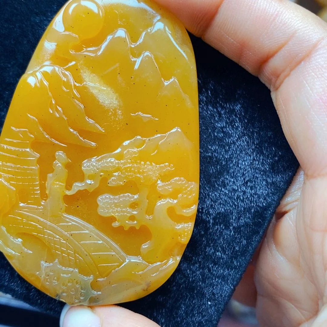 未镶嵌石英质玉（黄龙玉）颈饰