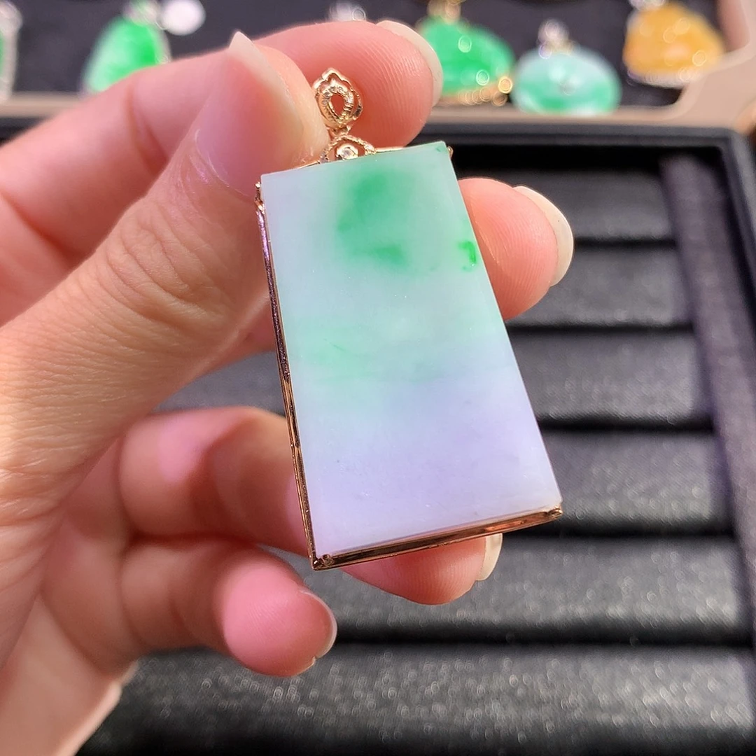 翡翠18K金镶嵌吊坠(赠链)