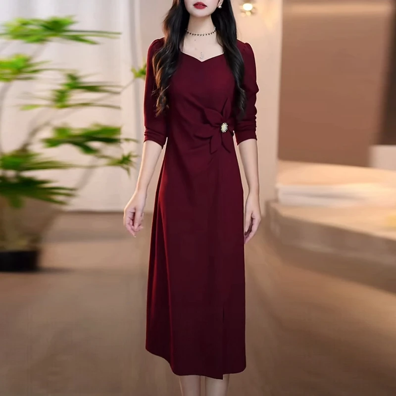 棉感精纺轻奢女装2025秋季新款高级感时尚长袖酒红色连衣裙