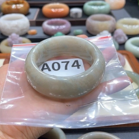 未镶嵌手镯石英质玉
