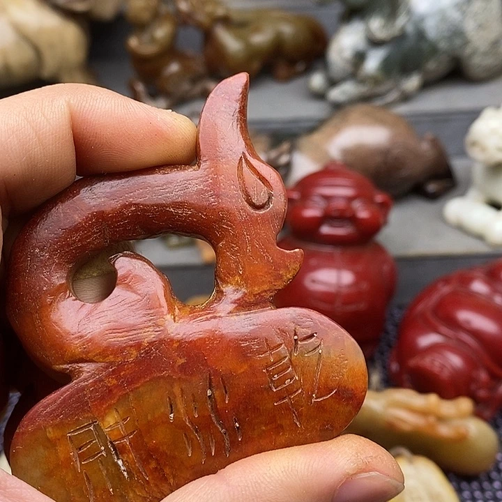 未镶嵌蛇纹石玉颈饰