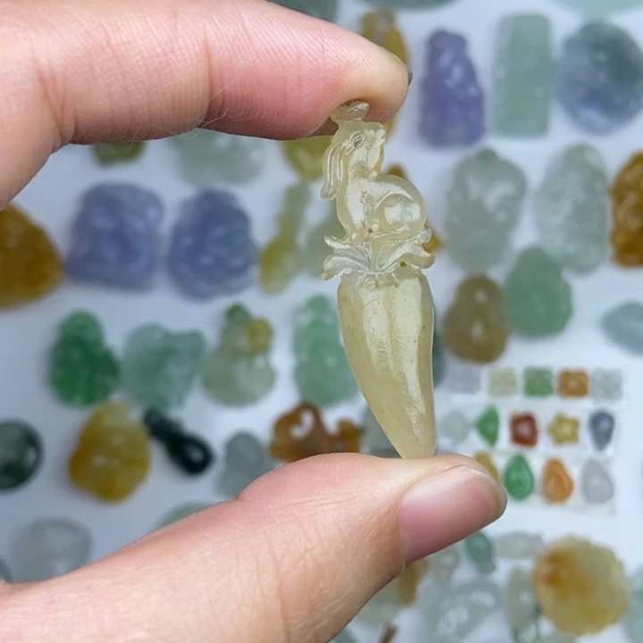 定制翡翠未镶嵌兔