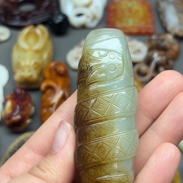 百***先和田玉未镶嵌颈饰