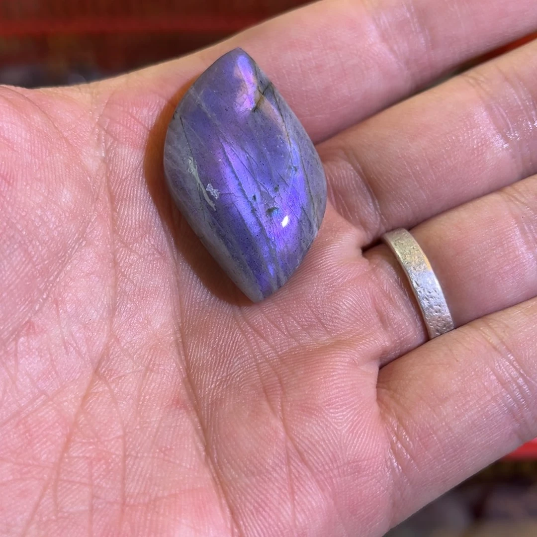 拉长石吊坠未镶嵌?