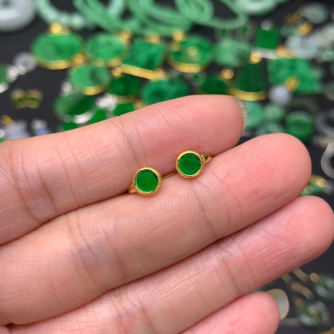 翡翠未镶嵌颈饰有纹裂