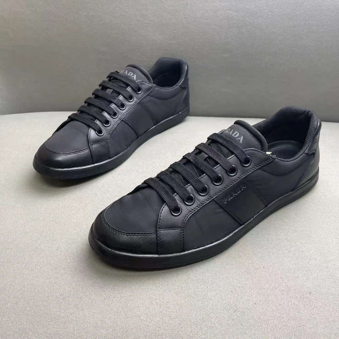 95新 Prada/普拉达 黑色尼龙面侧边压印logo时尚休闲板鞋 41.5码